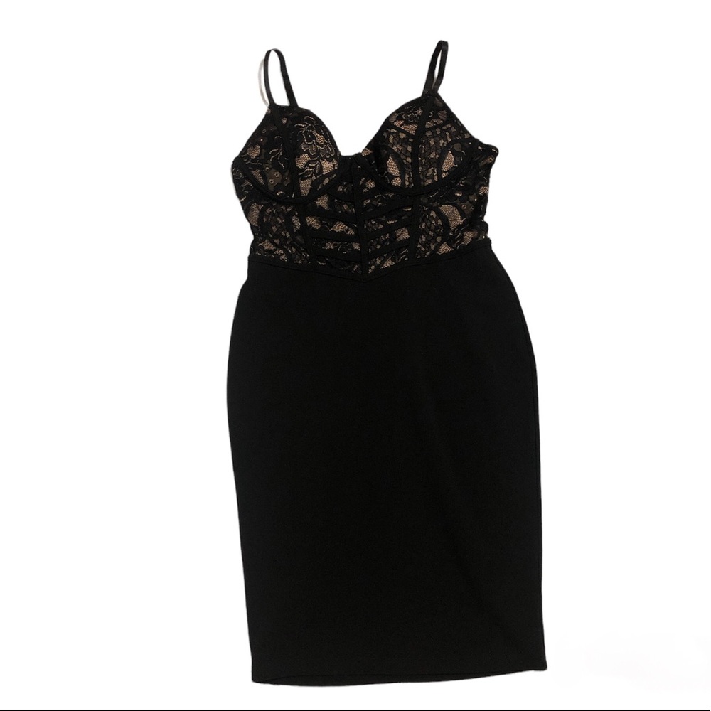 Spaghetti strap dress with lace at the top Color Black Size L